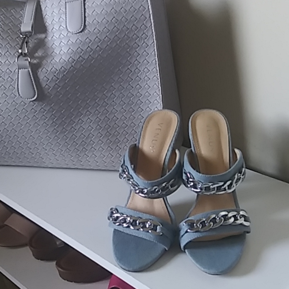 Sexy denim heels w/chain detail